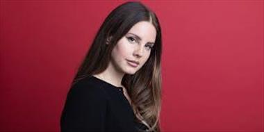 Lana Del Rey consegue ordem de restrição contra mulher que invadiu sua casa três vezes